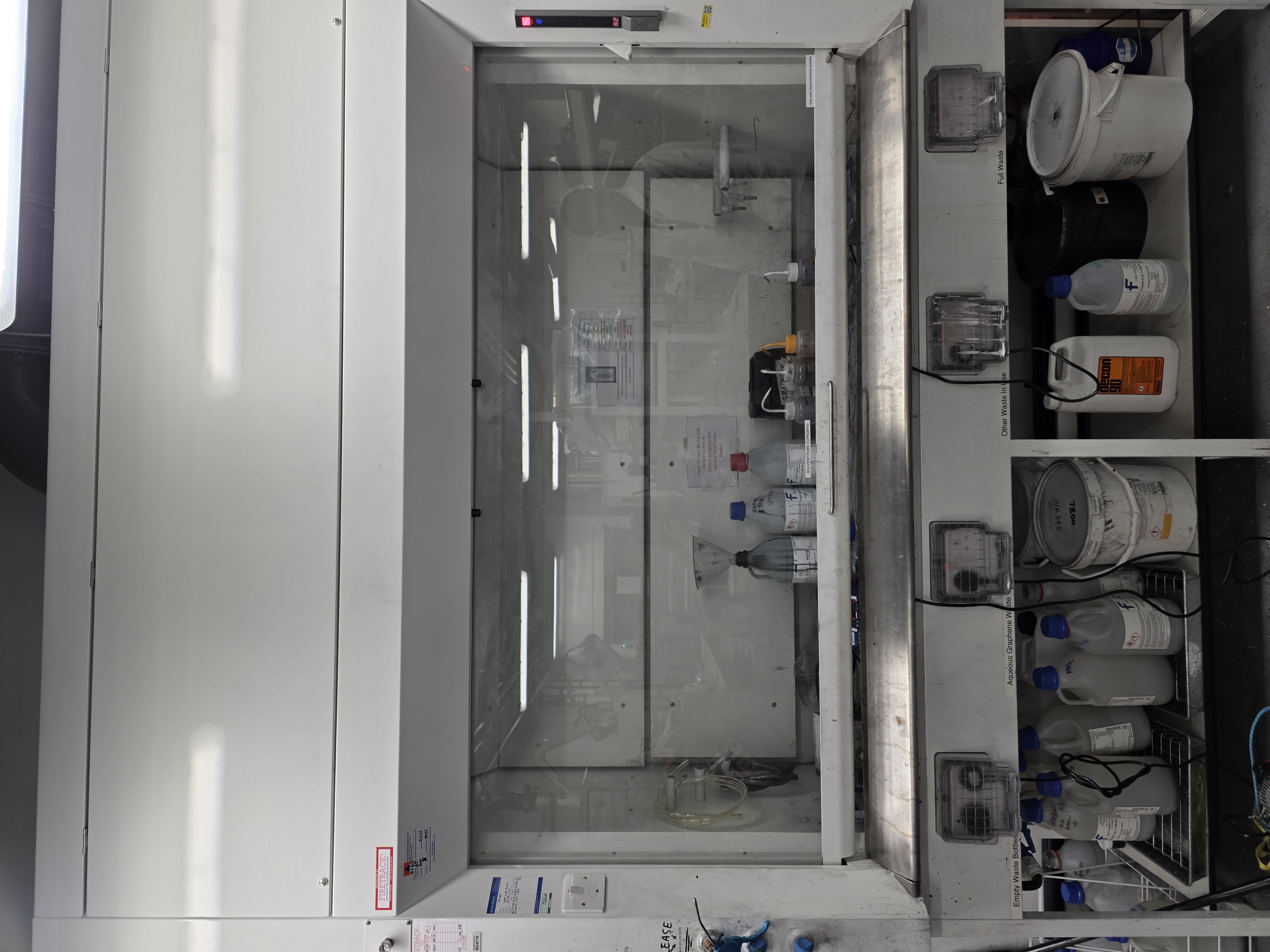 A solvent wet bench