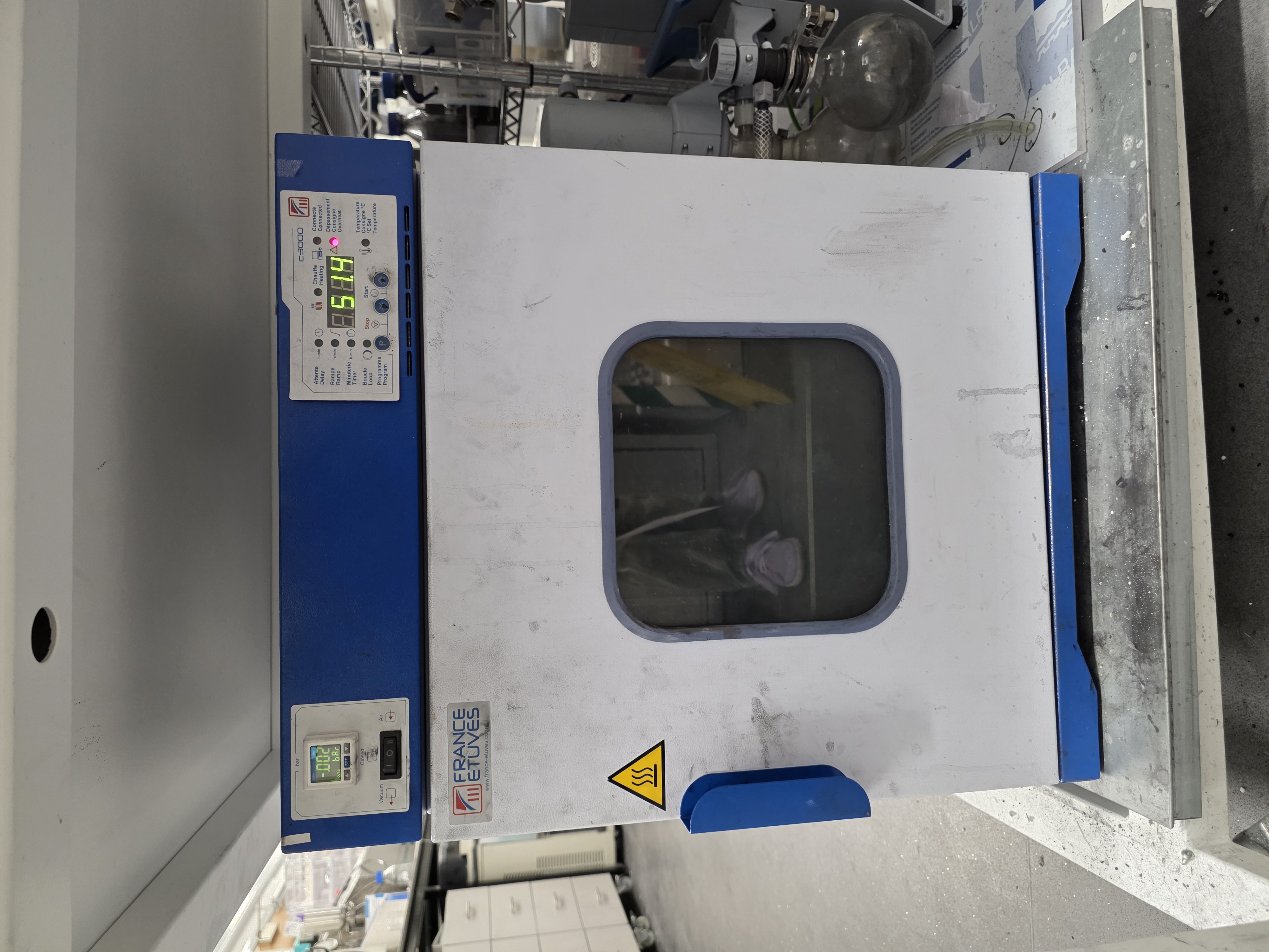 A vacuum oven