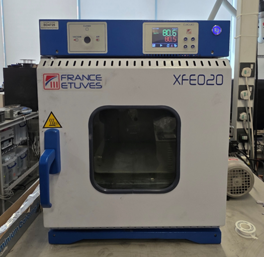 Vacuum oven