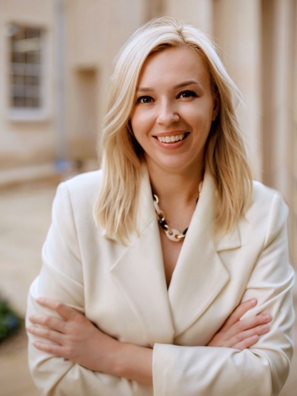 Ms Alina Pupynina
