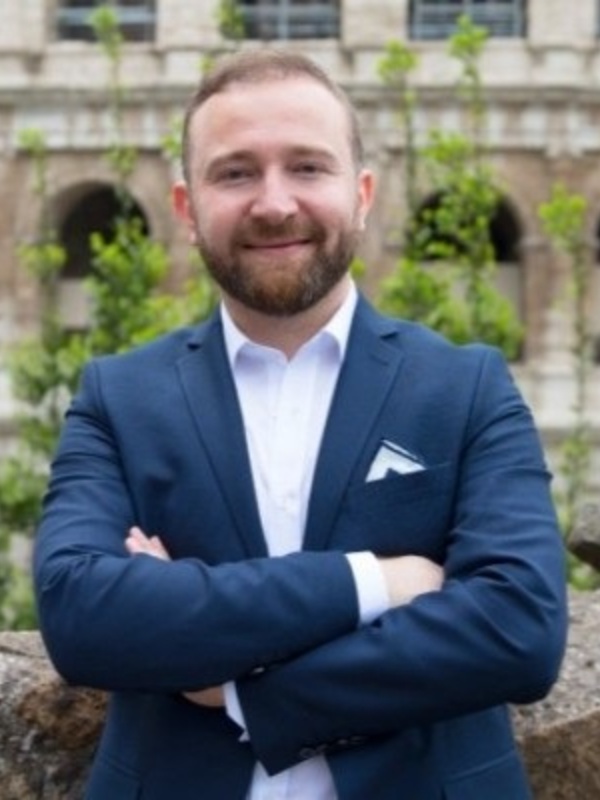 Dr Ozan Aktas