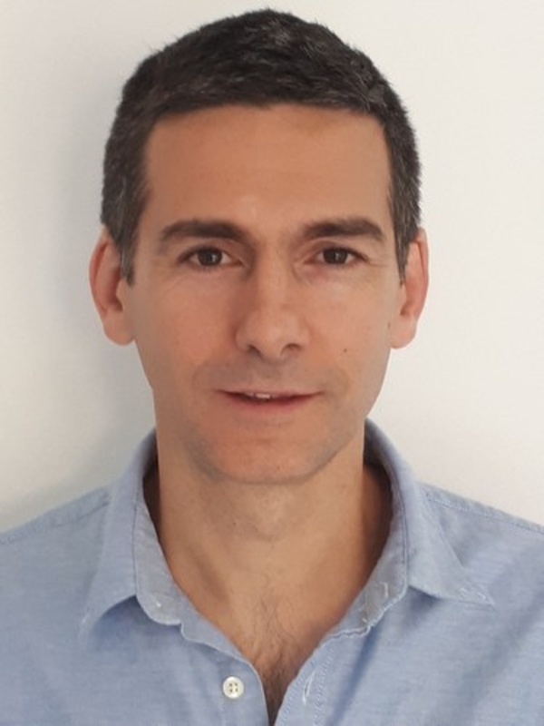 Dr Amos Martínez-García