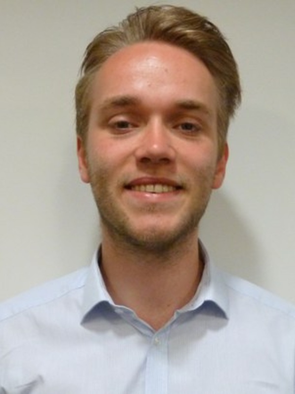  Simon Engelke